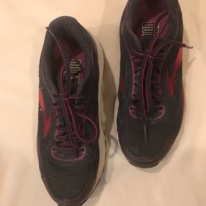 Brooks Dyad 9 Ombre Blue/Festival Fuchsia/Mood